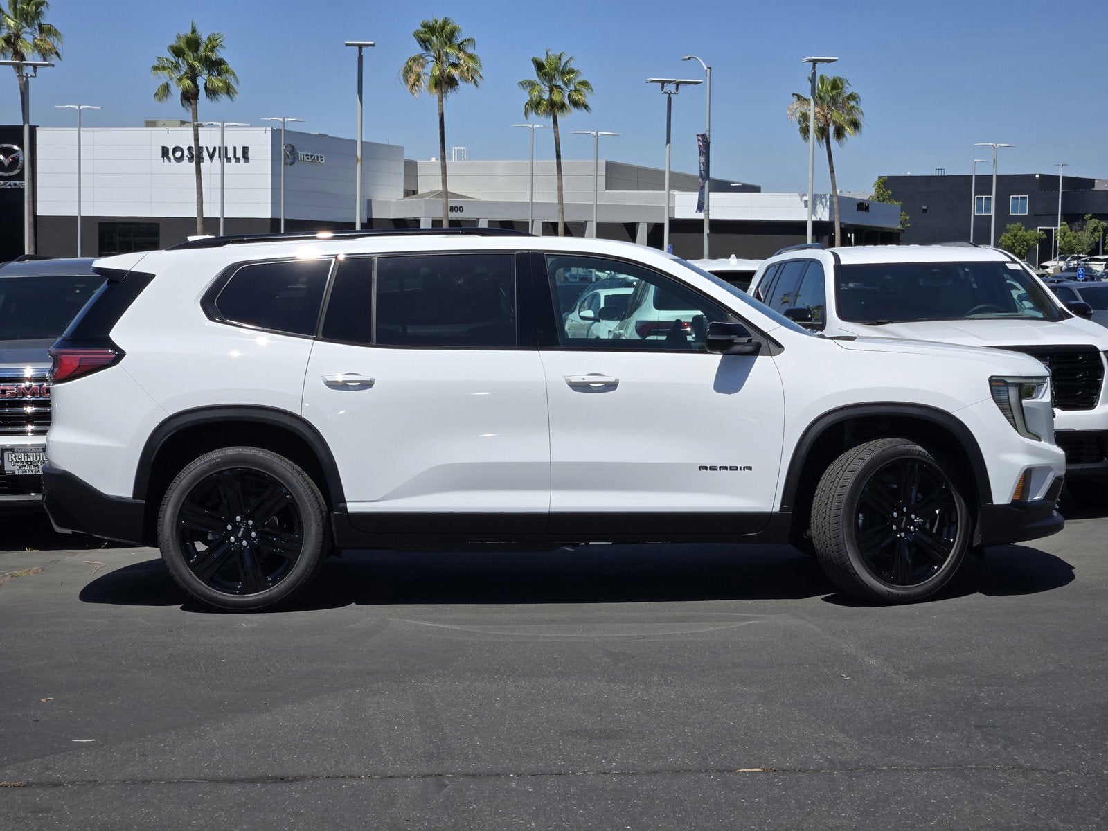 2025 GMC Acadia Elevation