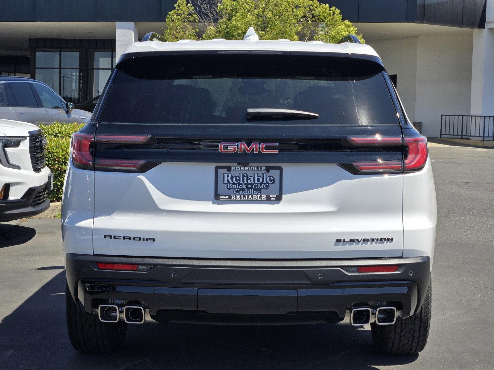 2025 GMC Acadia Elevation