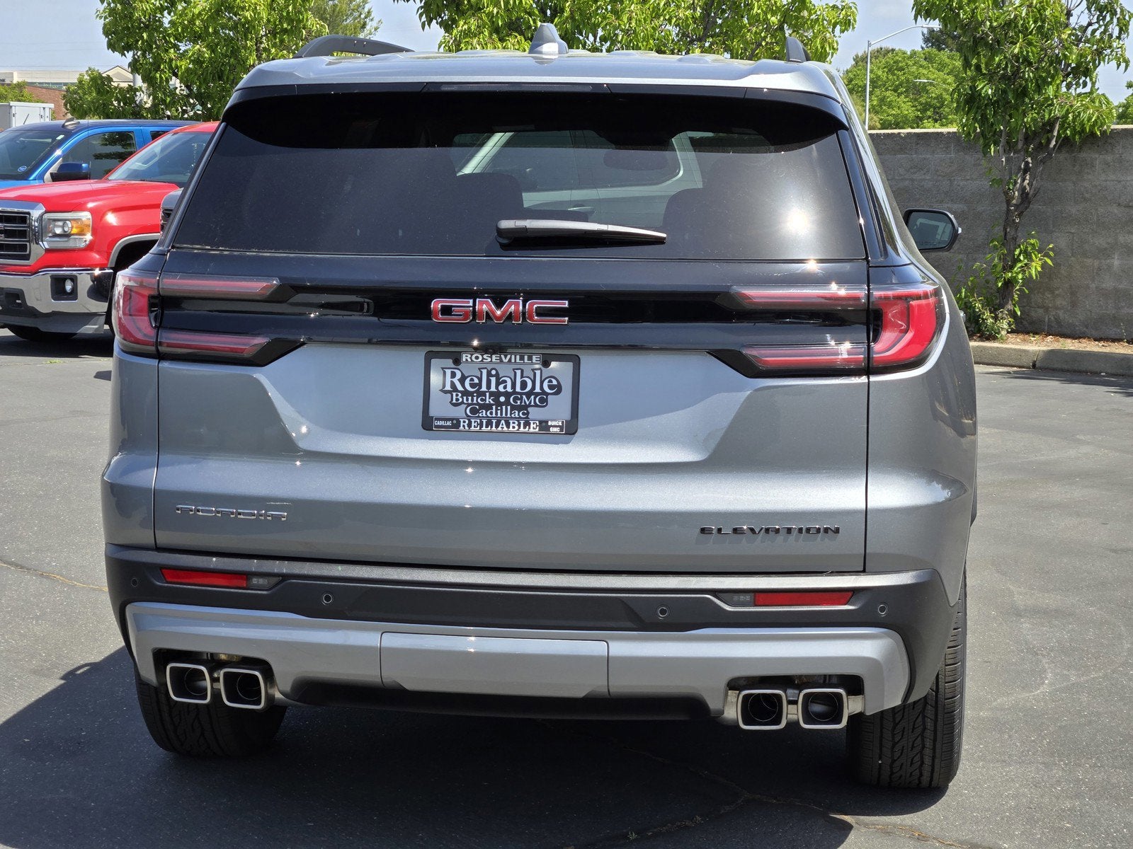 2025 GMC Acadia Elevation