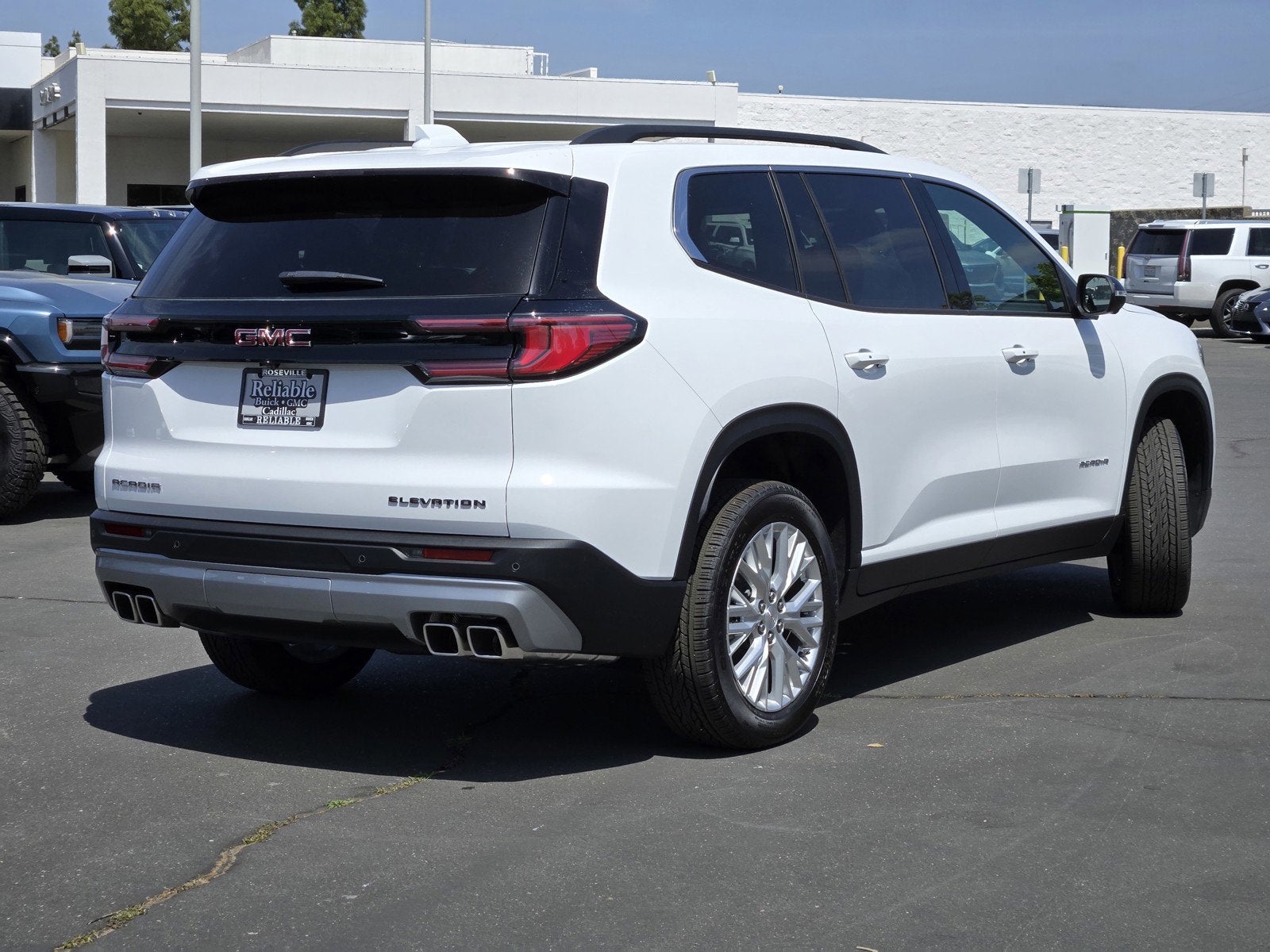 2025 GMC Acadia Elevation