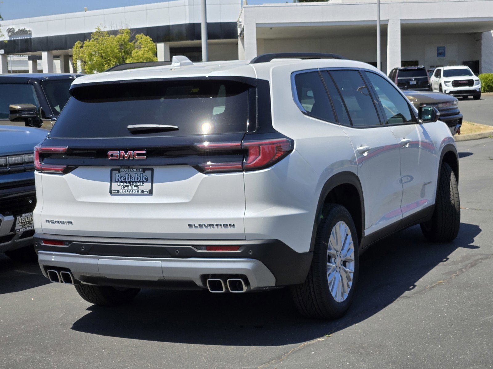 2025 GMC Acadia Elevation