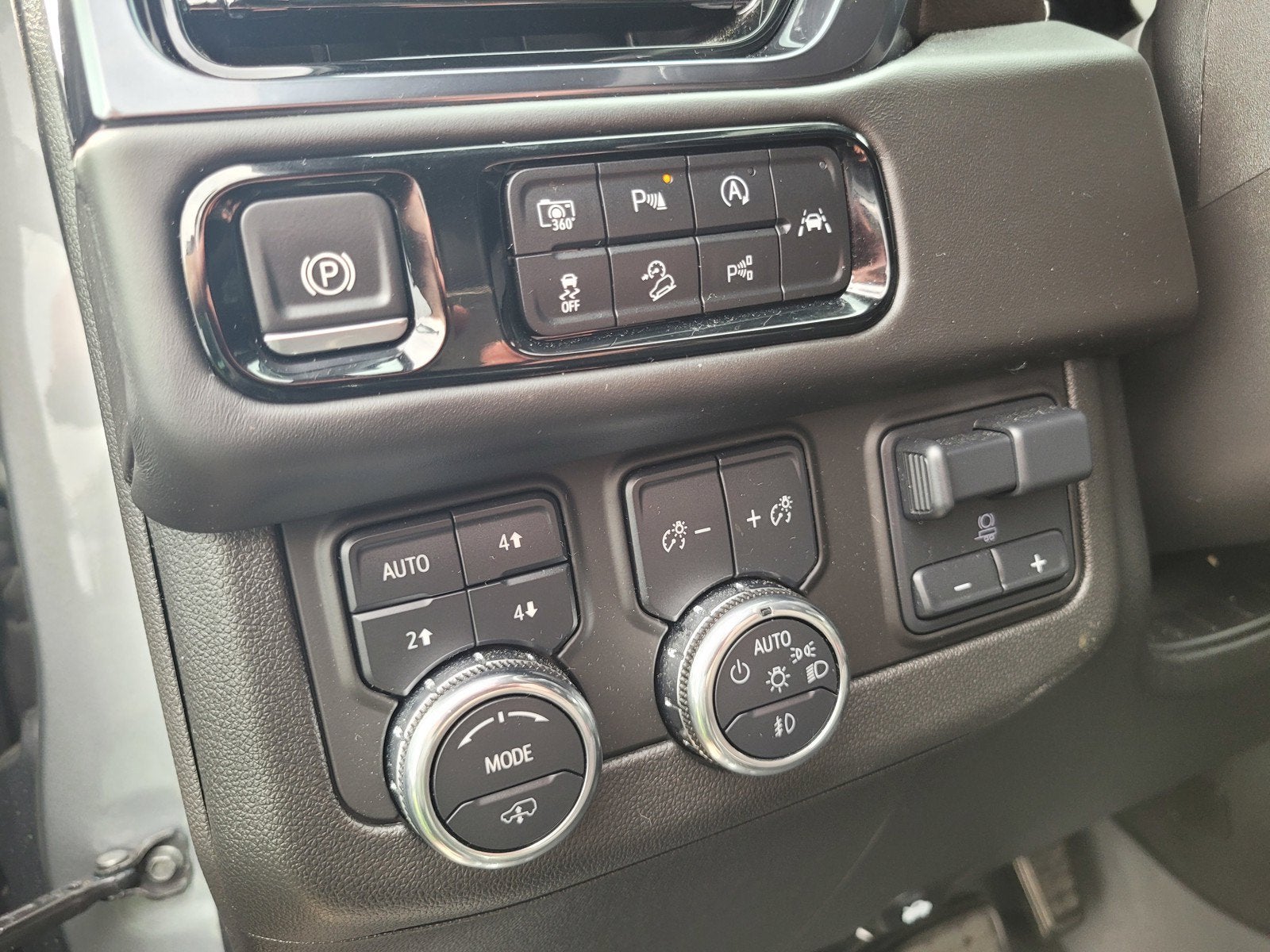 2025 GMC Yukon AT4 Ultimate