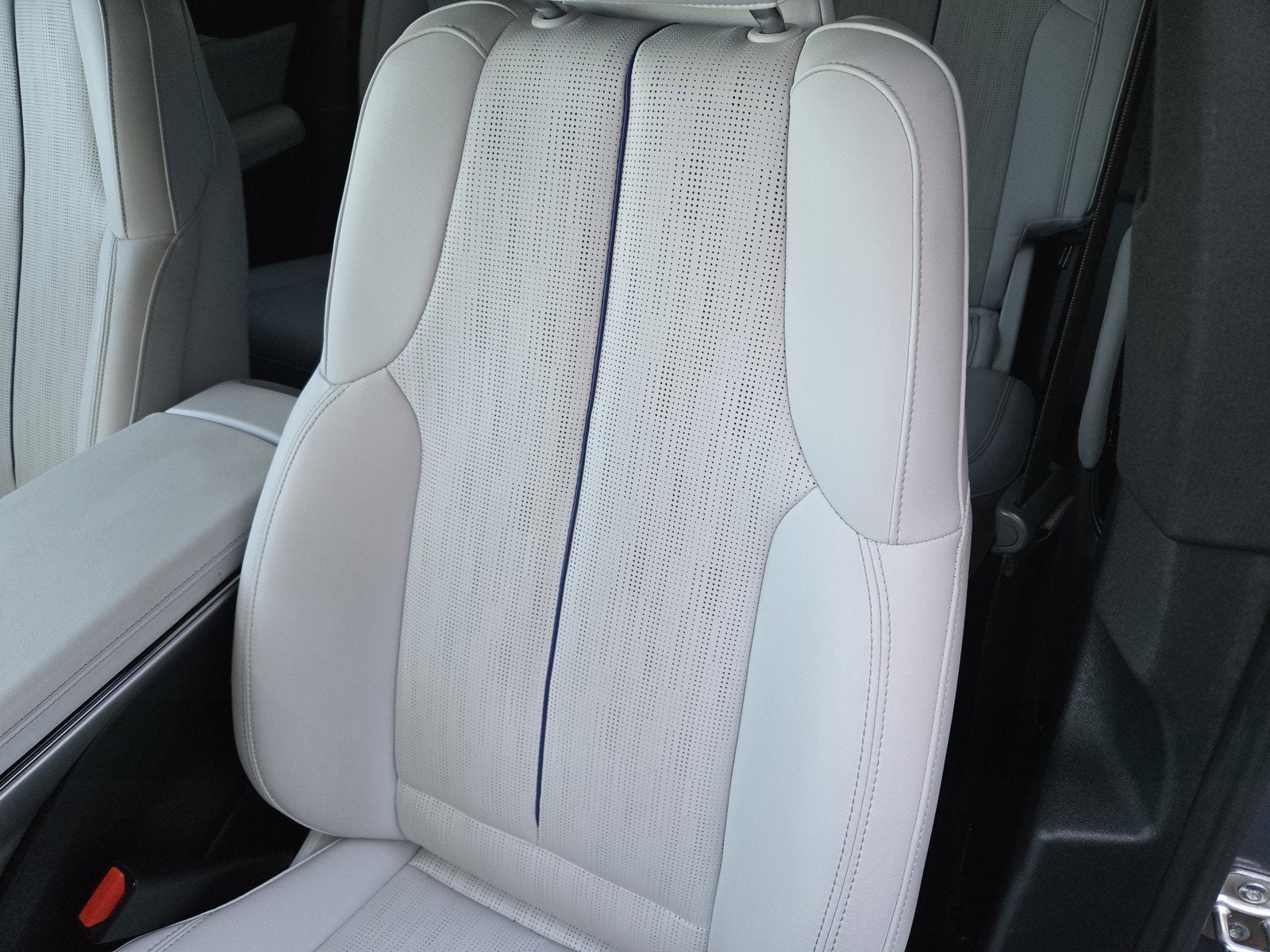 2024 Cadillac LYRIQ Luxury 1