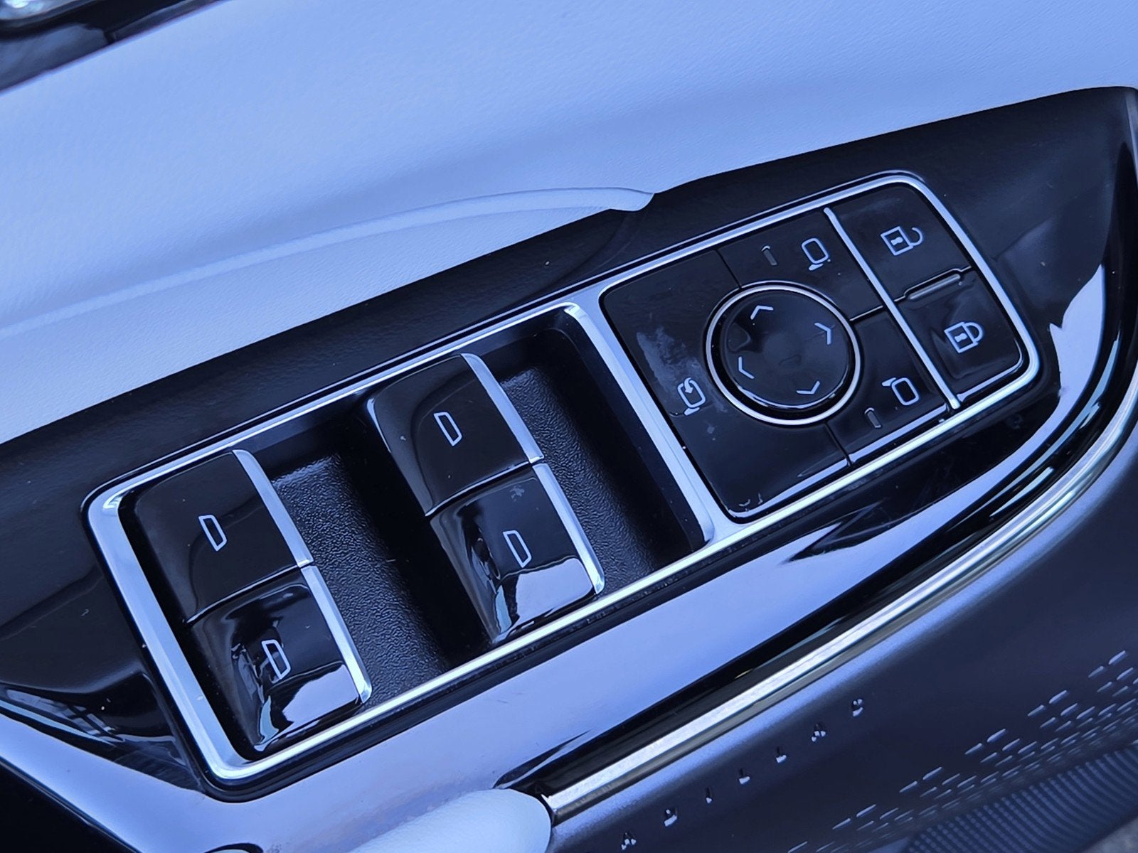 2024 Cadillac LYRIQ Luxury 1