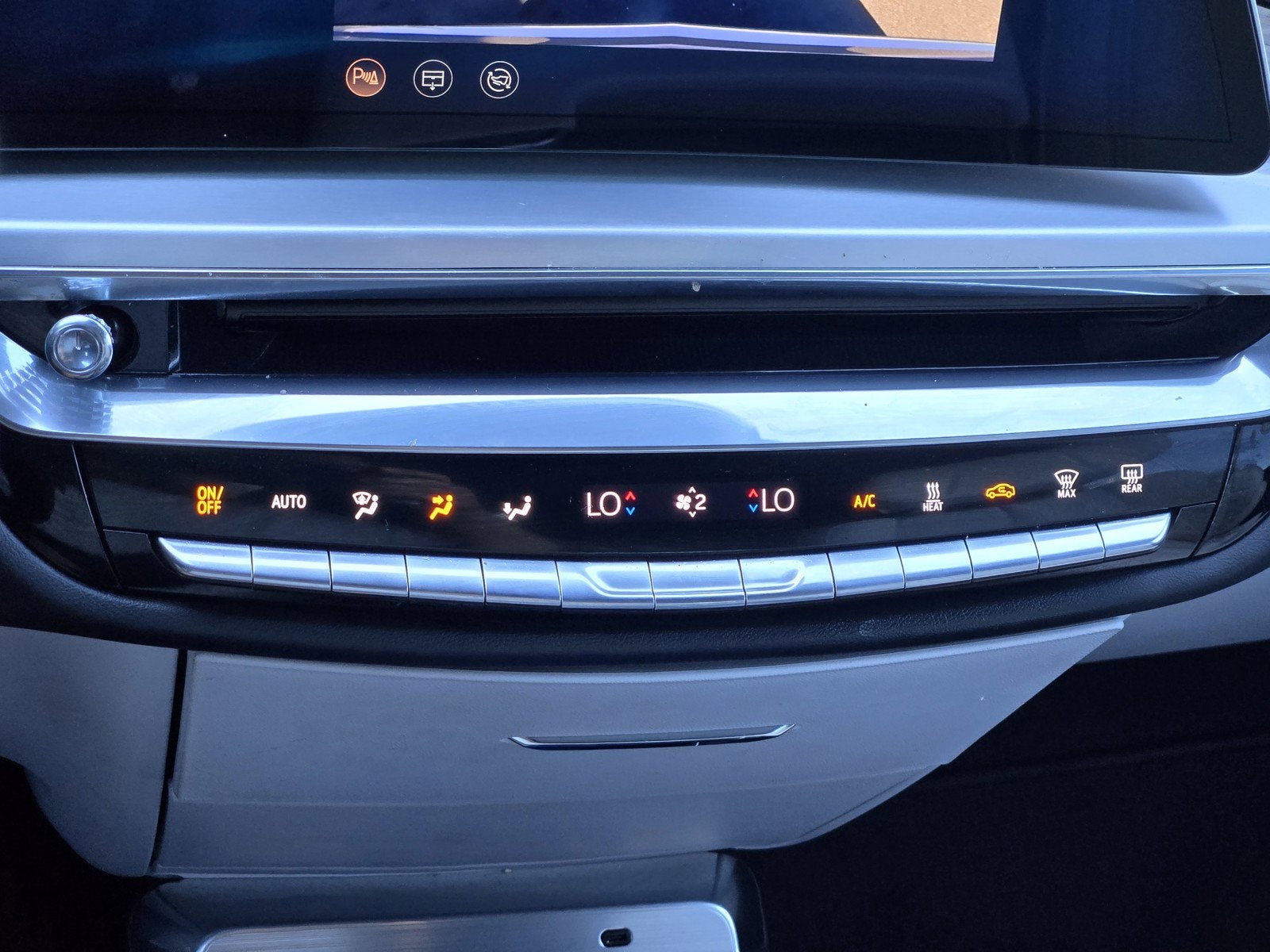 2024 Cadillac LYRIQ Luxury 1