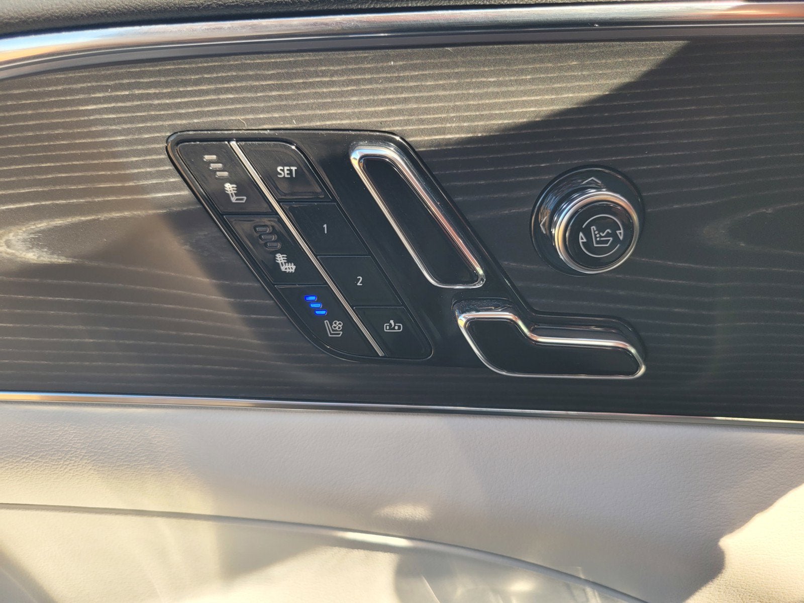 2024 Cadillac LYRIQ Sport 2