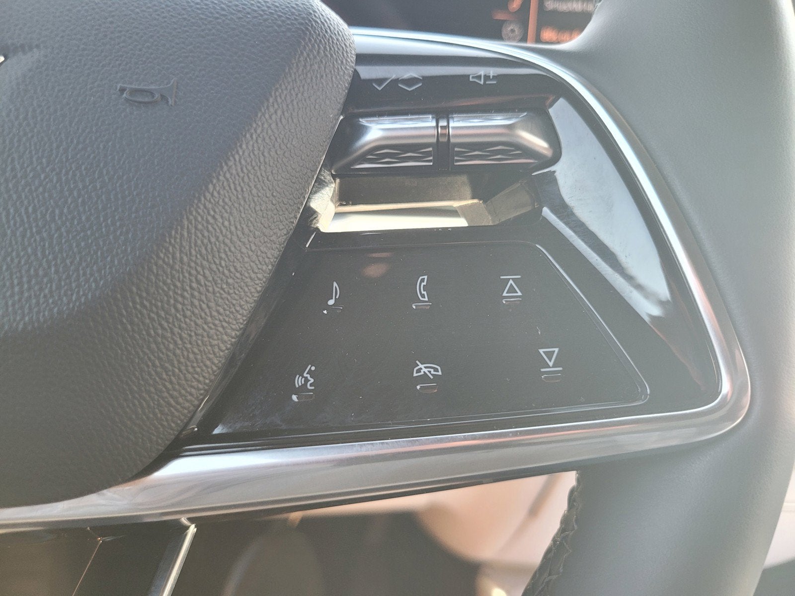2024 Cadillac LYRIQ Sport 2