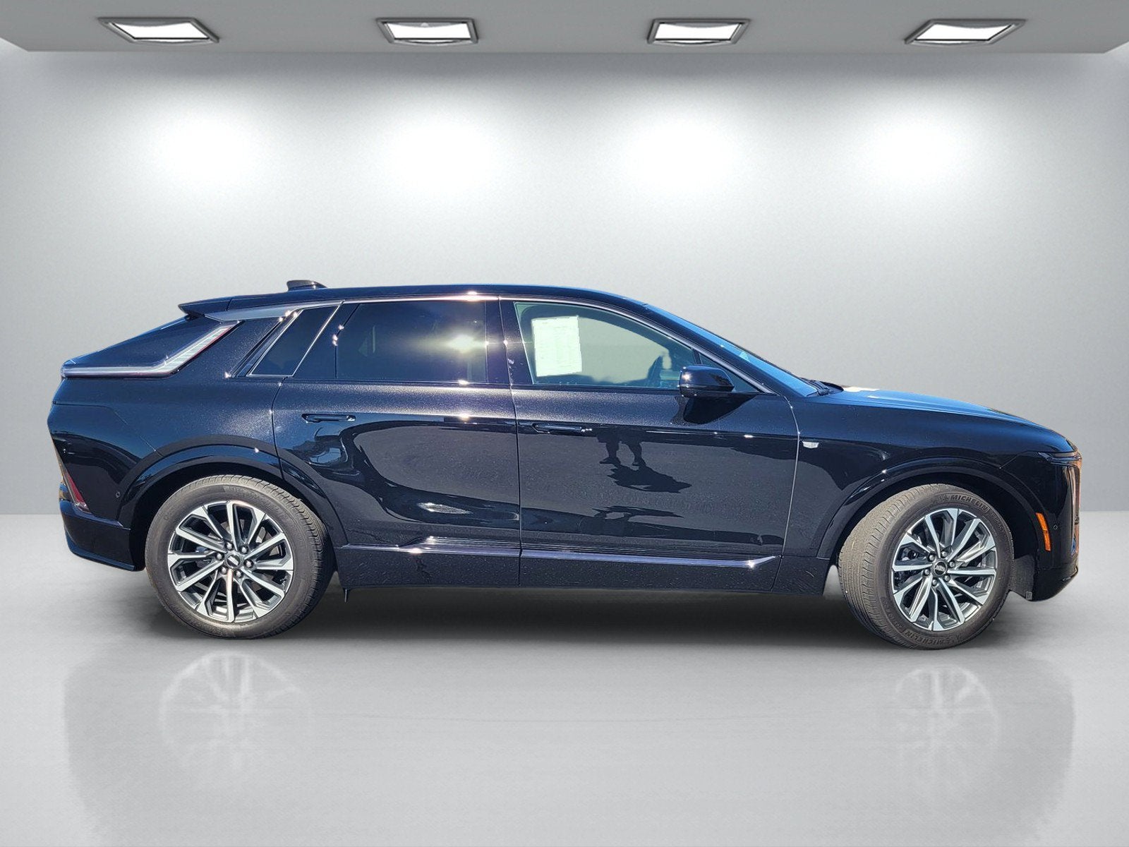 2024 Cadillac LYRIQ Sport 2