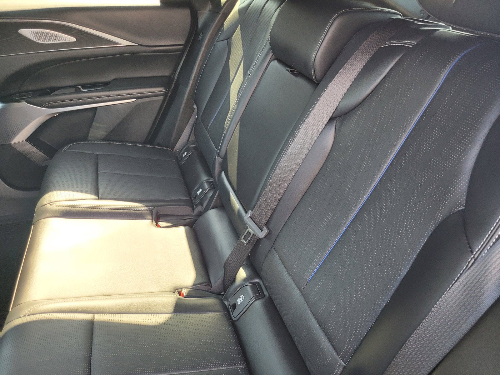 2024 Cadillac LYRIQ Sport 2