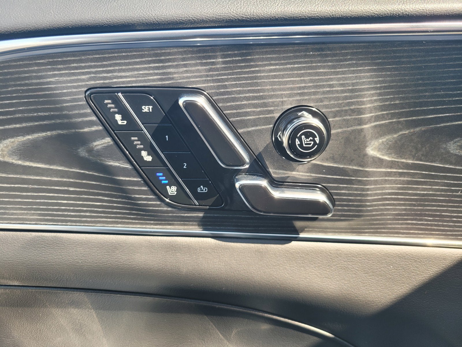 2024 Cadillac LYRIQ Sport 2