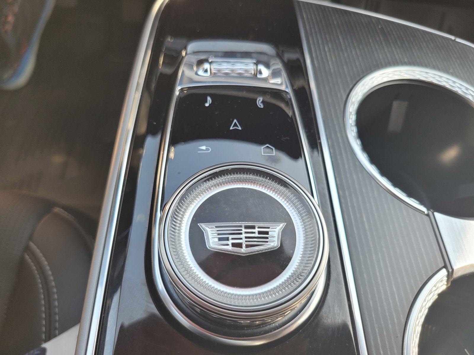 2024 Cadillac LYRIQ Sport 2