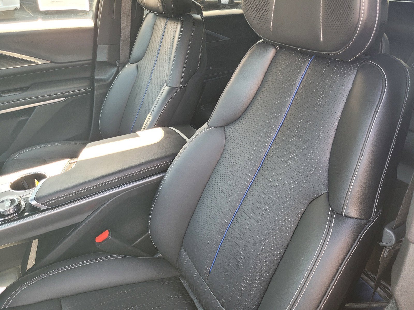 2024 Cadillac LYRIQ Sport 2