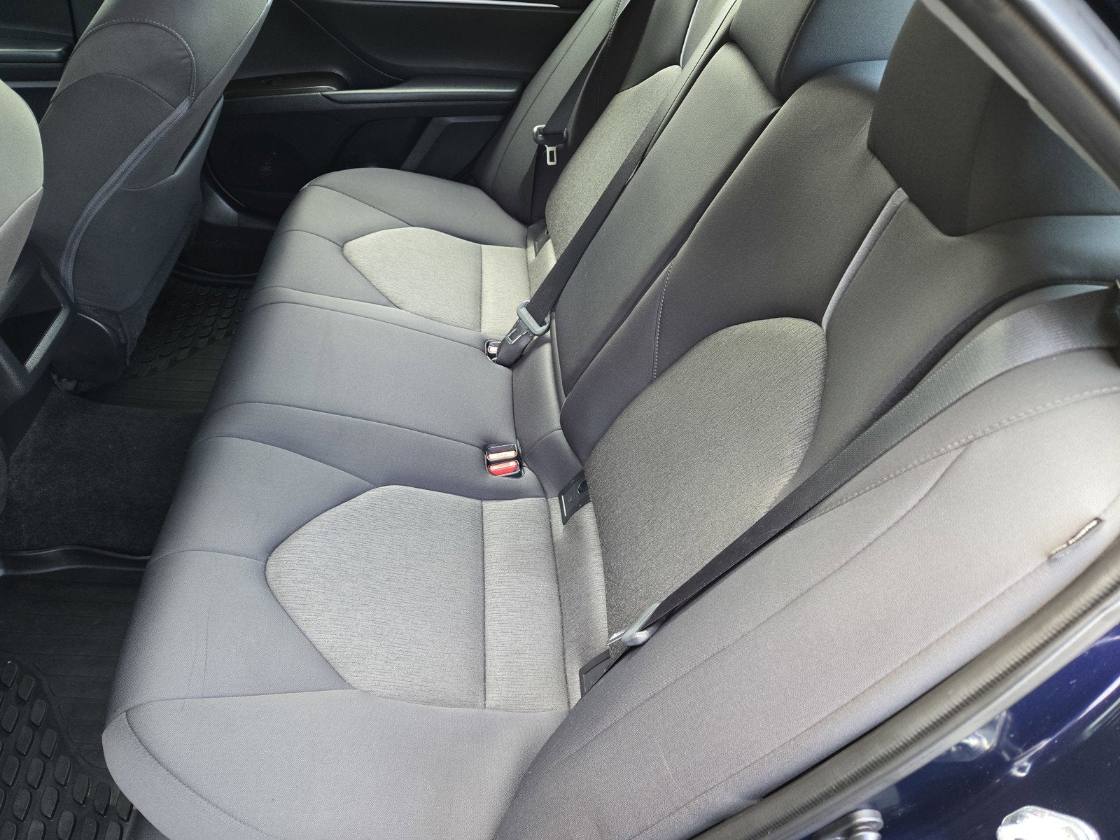 2022 Toyota Camry Hybrid LE