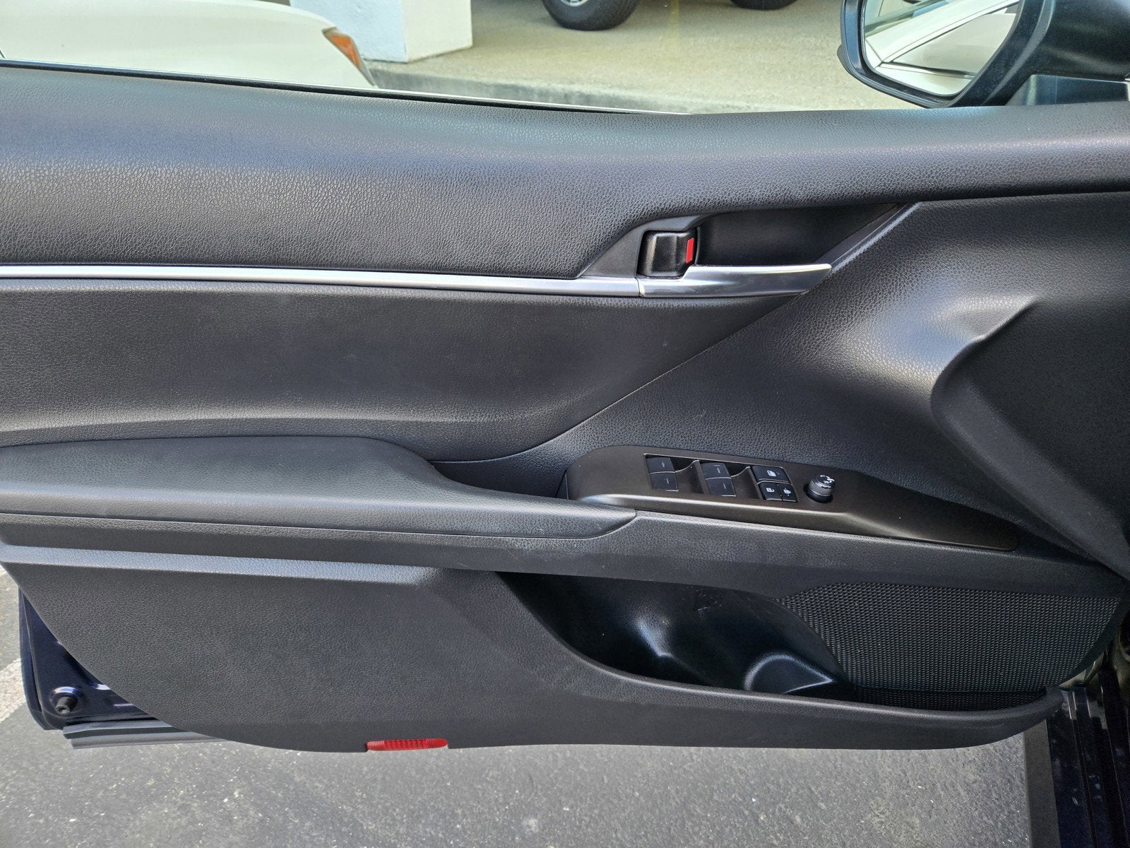 2022 Toyota Camry Hybrid LE