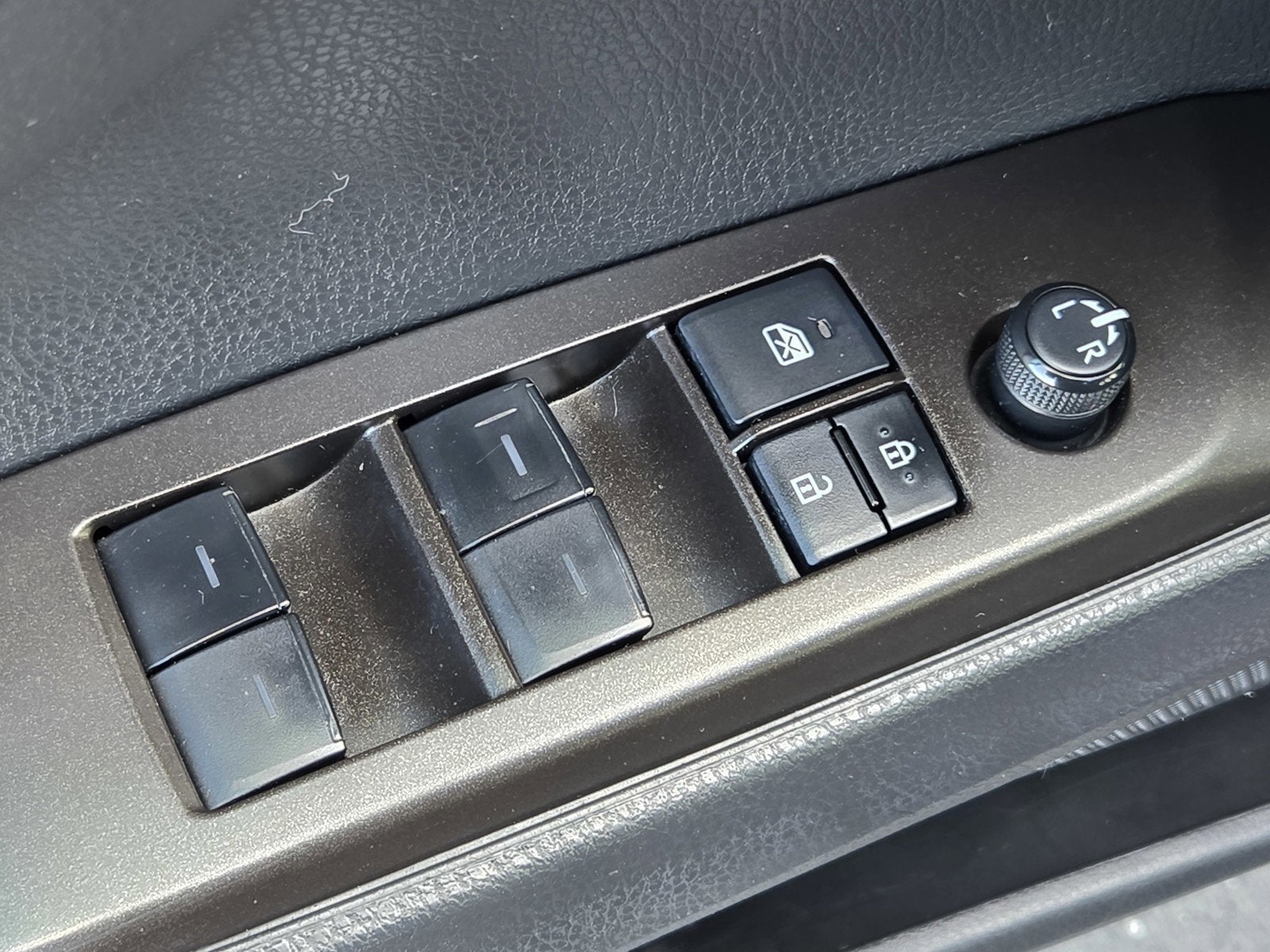 2022 Toyota Camry Hybrid LE