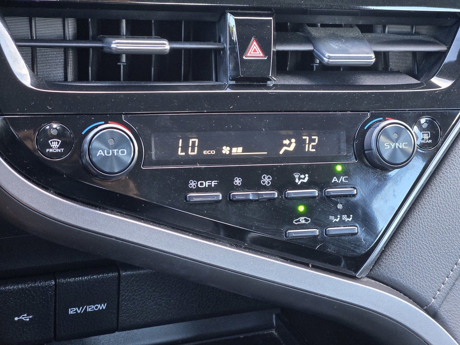 2022 Toyota Camry Hybrid LE