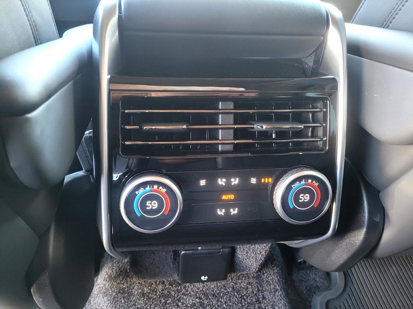 2025 Land Rover Range Rover SE